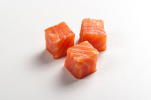Cargar imagen en el visor de la galería, Dados de Salmón Nature 250 gr. - Paladarius