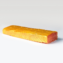 Cargar imagen en el visor de la galería, Lomo de Salmón Ahumado con trufa blanca y polvo de oro - Paladarius
