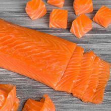 Cargar imagen en el visor de la galería, Salmón Ahumado Pieza Precortada de 700 gr. Benfumat - Paladarius