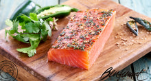 Cargar imagen en el visor de la galería, Lomo de Salmón Ahumado con Jalapeño y cilantro - Paladarius
