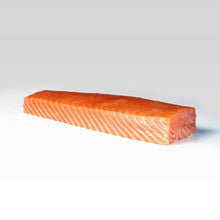 Cargar imagen en el visor de la galería, Lomo Entero Salmón Ahumado  de 700 a 900gr. Aprox.
